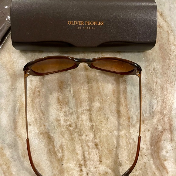 Oliver Peoples sunglasses, model Lucelle OV5112S, made Italy with matching case - Picture 6 of 9